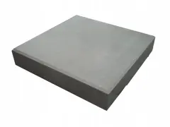 Szara płyta chodnikowa 50x50 cm. Zastanawiasz się, ile waży płyta chodnikowa 50x50?