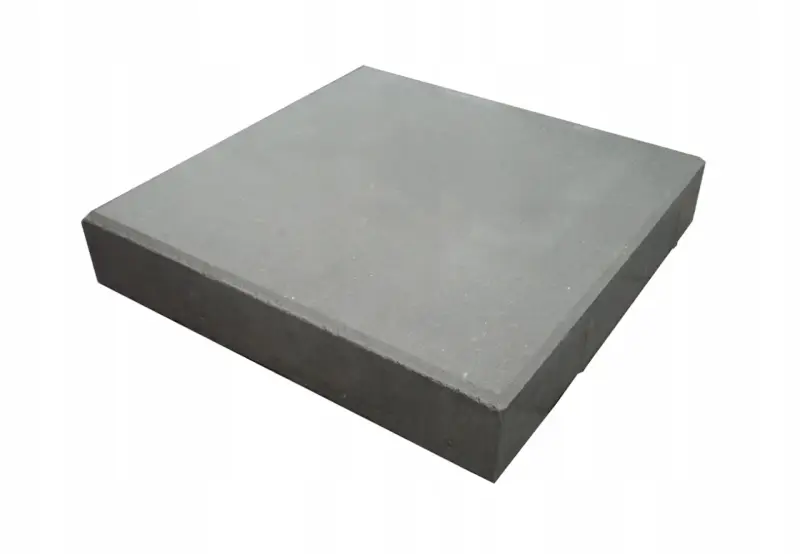 Szara płyta chodnikowa 50x50 cm. Zastanawiasz się, ile waży płyta chodnikowa 50x50?